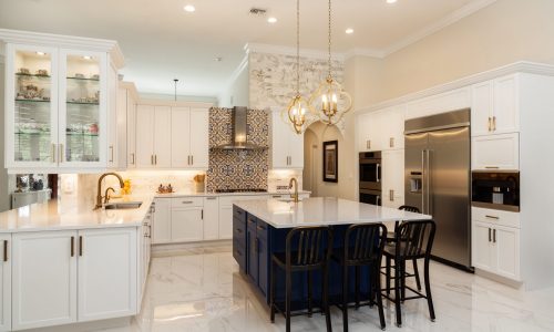 Beautiful,Luxury,Home,Kitchen,With,White,Cabinets.